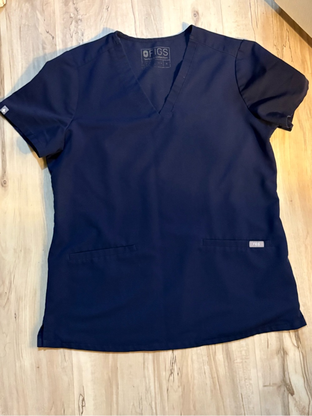 FIGS casma scrub top
